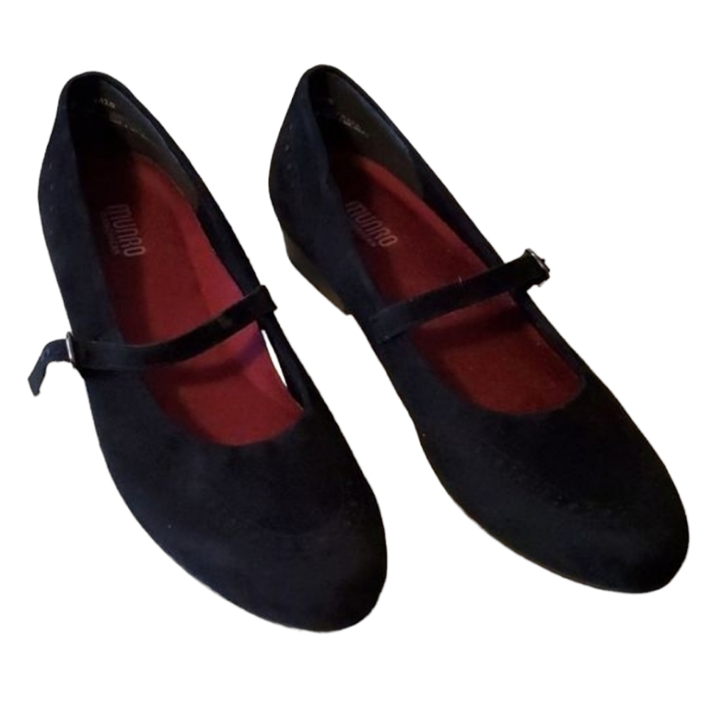 Munro retro style black Mary janes size 11.5 M